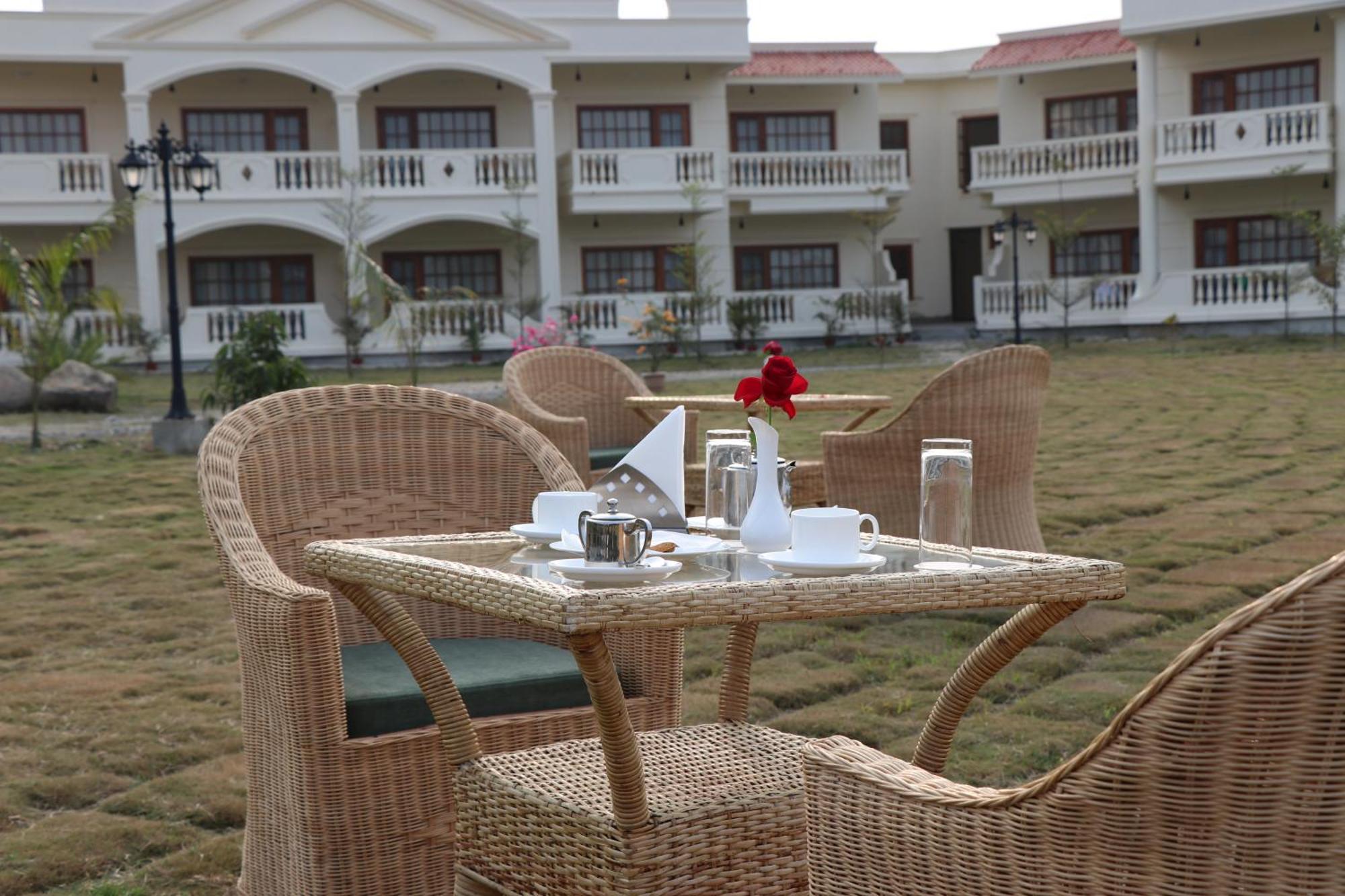 Royale De' Casa Resort Kāziranga エクステリア 写真