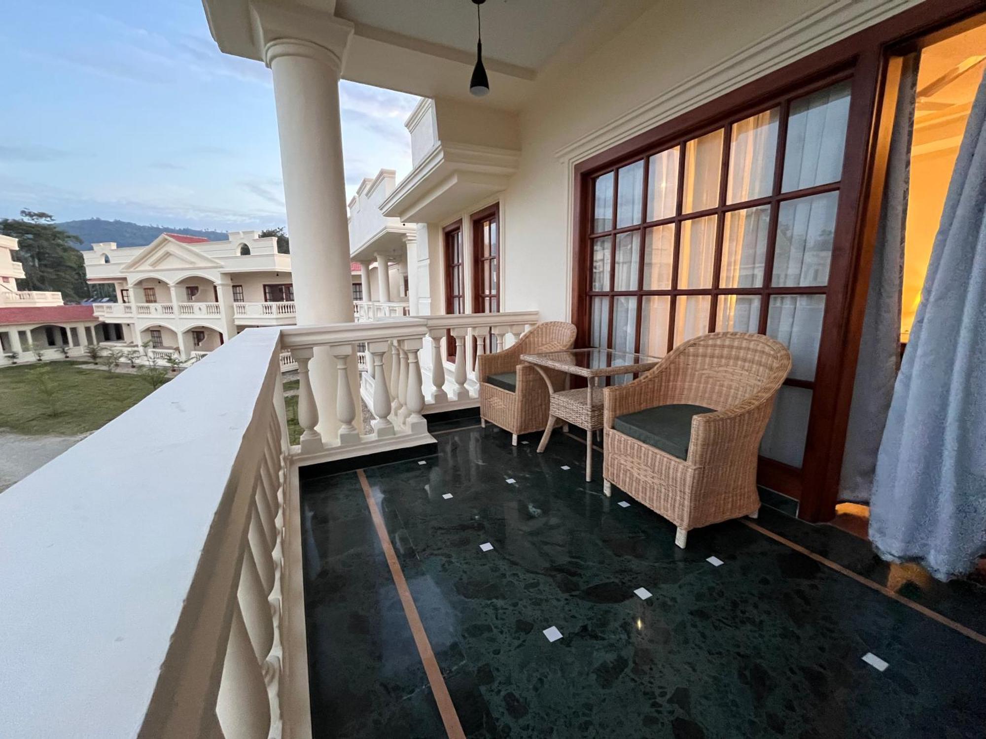 Royale De' Casa Resort Kāziranga エクステリア 写真