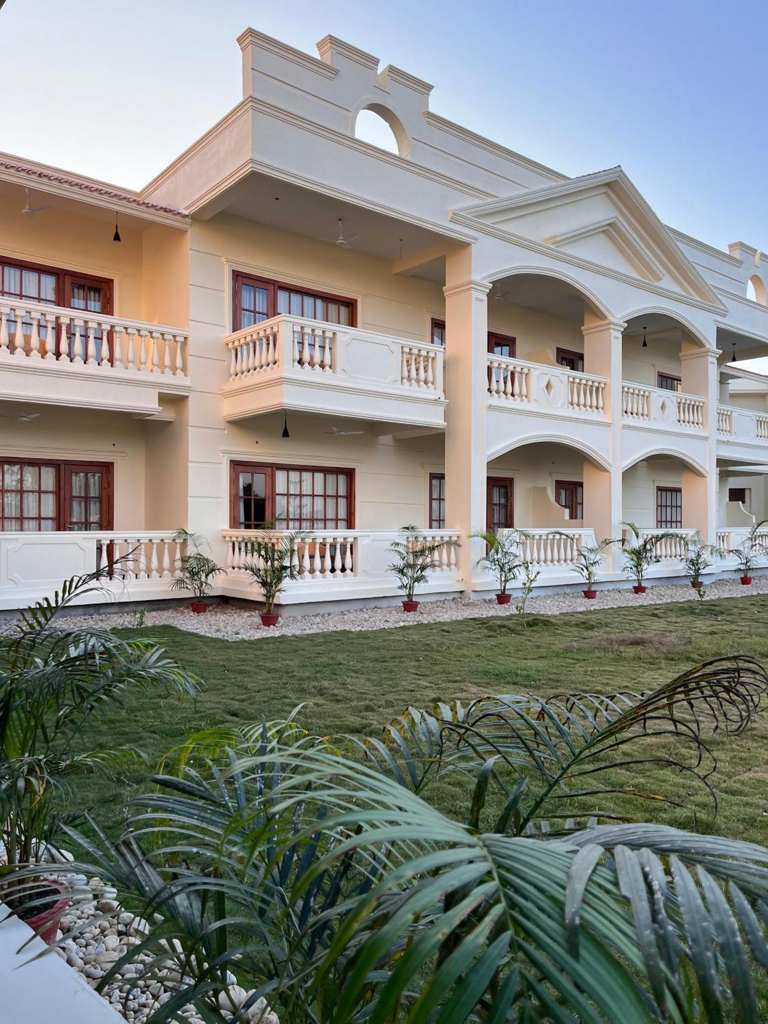 Royale De' Casa Resort Kāziranga エクステリア 写真